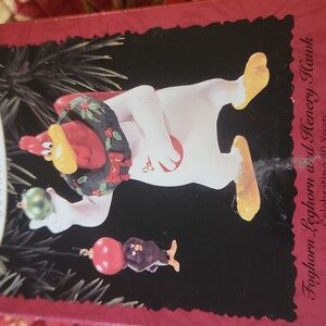 FOGHORN LEGOHORN AND HENERY HAWK Hallmark Christmas Ornament (1996)